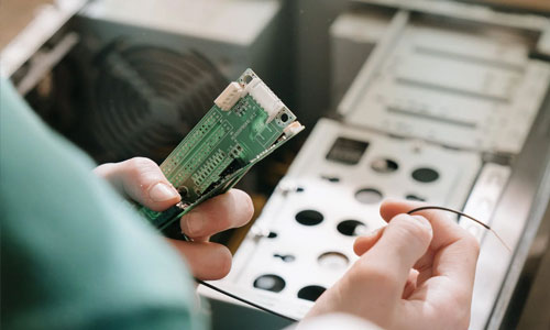 Electronic Components 2025: Technological Disruption & Industry Reshaping